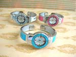Discount teen's fashion watches store wholesale round teen's butterfly watch with rainbow print word on bangle