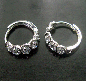   Shop online find cubic zironia China factory wholesale oval mini clear cz lever back sterling silver earring  