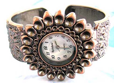   Largest watches China online store wholesale sunflower bronze floral chip forming bangle watch   