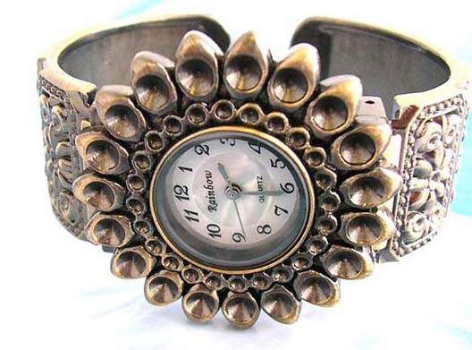   Find lastest fashion women's fashion watch China wholeale sunflower white clock face bronze floral chip forming bangle watch   