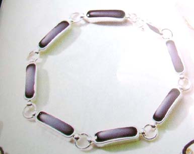   Chinese supplier wholesale women's fashion thin and long purple cat eye bracelet     