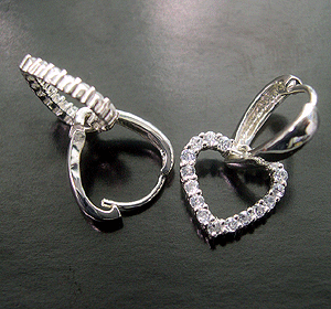   Business to business China agent online wholeale floating clear cz heart lever back earring     