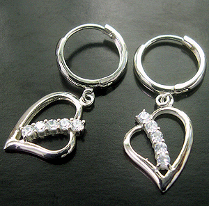 Exporter and China manufacture of floating clear cz heart hoop earring  